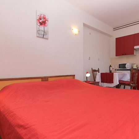 Family Friendly Apartments With A Swimming Pool Baska Voda, Makarska - 12442 Номер фото