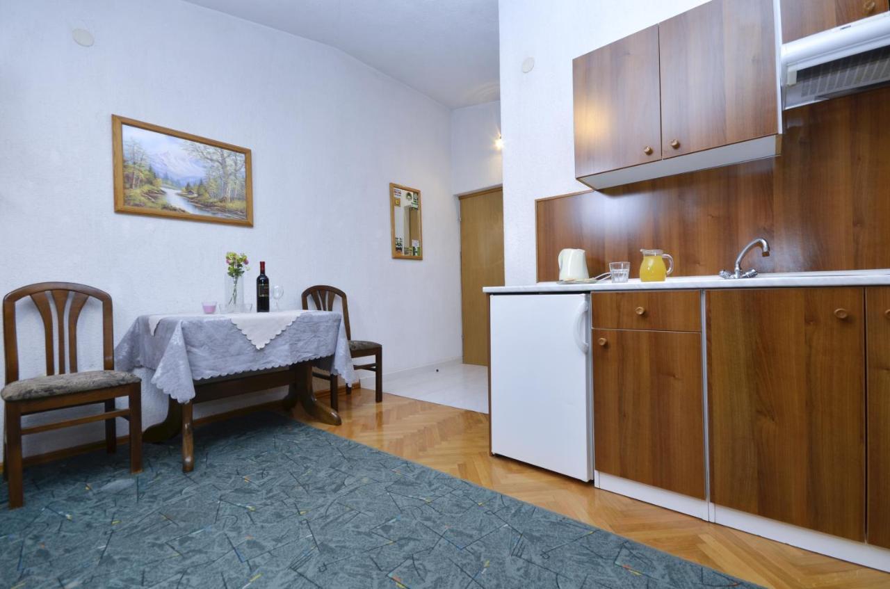 Family Friendly Apartments With A Swimming Pool Baska Voda, Makarska - 12442 Экстерьер фото