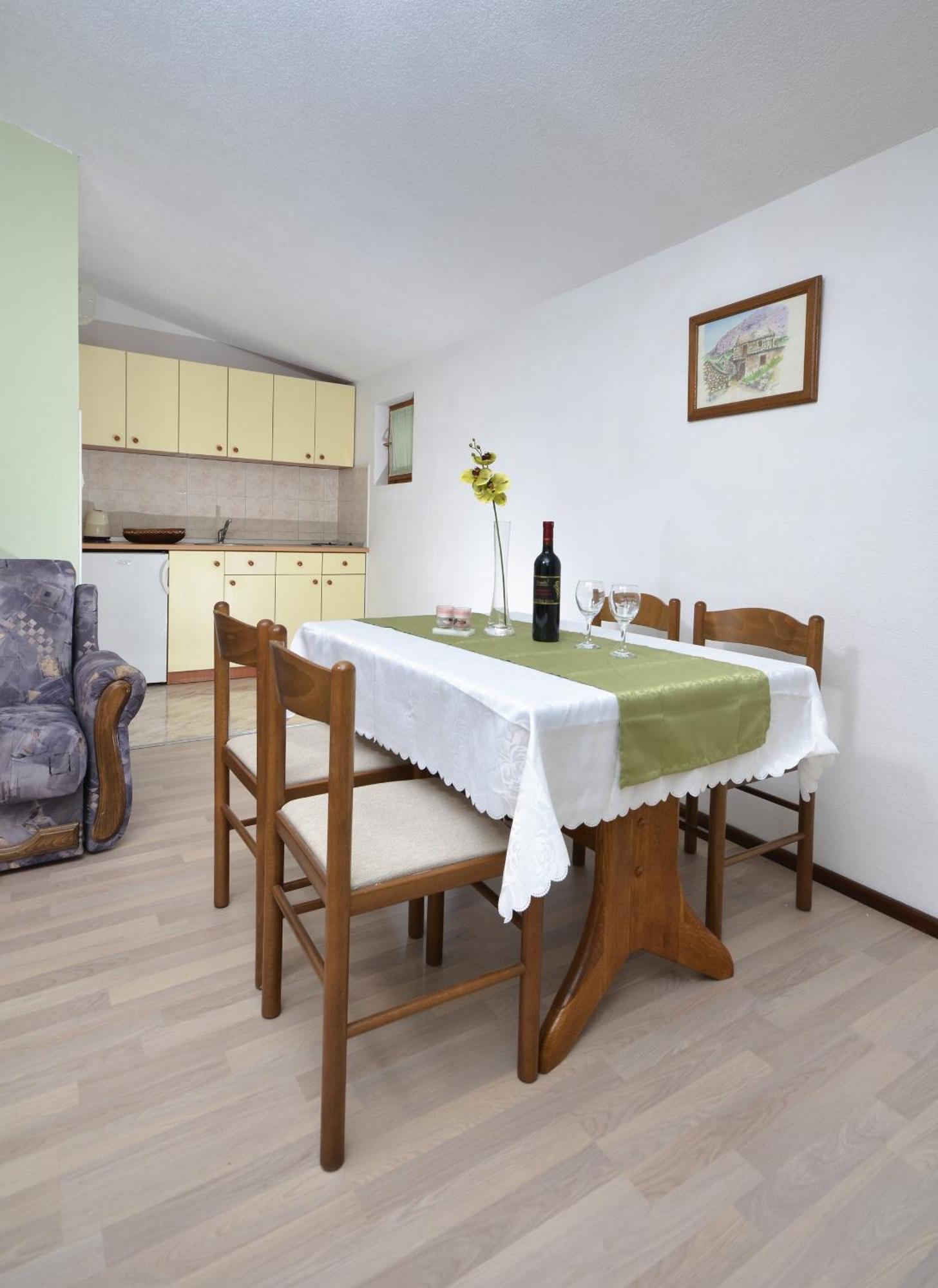 Family Friendly Apartments With A Swimming Pool Baska Voda, Makarska - 12442 Номер фото