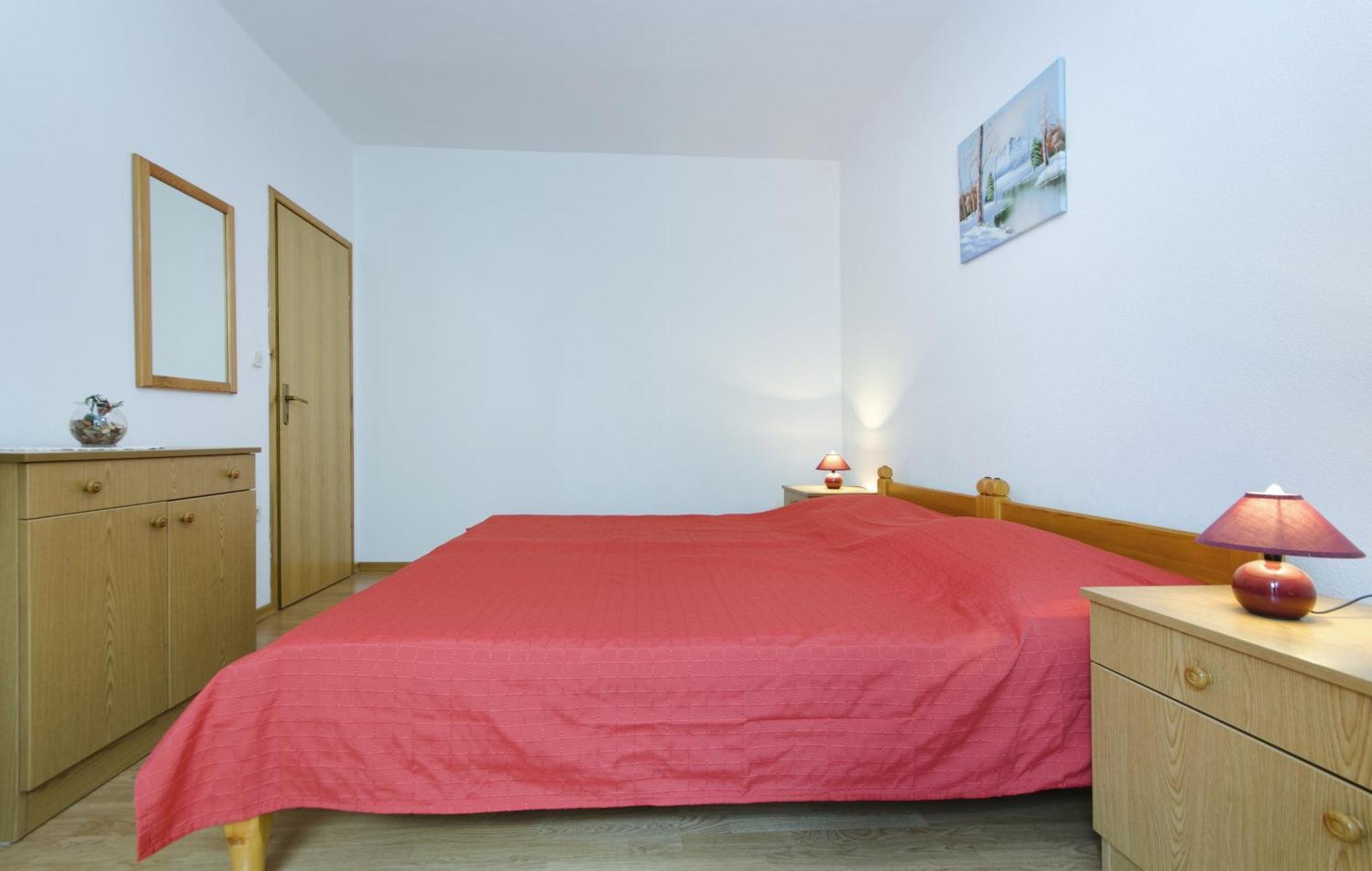 Family Friendly Apartments With A Swimming Pool Baska Voda, Makarska - 12442 Номер фото